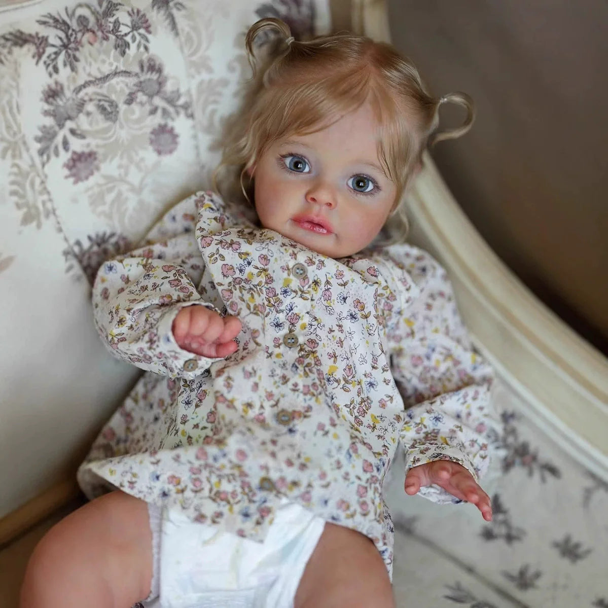 Poupée Reborn Suesue de 60 cm yeux bleus cheveux blonds vêtements à fleurs