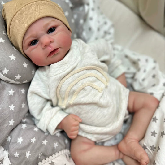 Bébé Reborn de 48 cm yeux ouverts corps souple vêtements gris – Elijah