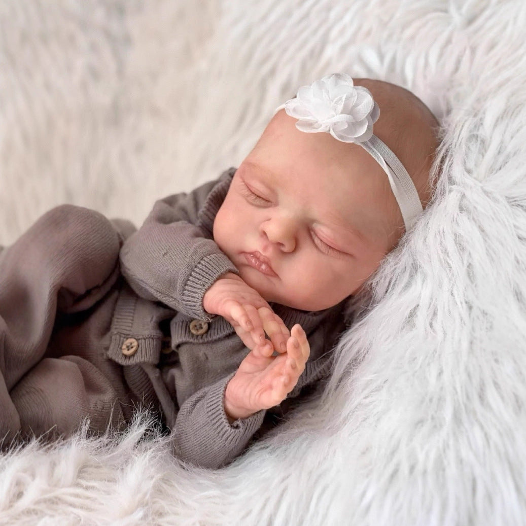 Poupée Reborn Irys corps souple et endormi 50cm