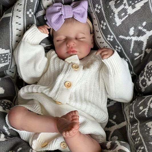 Bébé reborn Loulou de 50cm (20 pouces) yeux fermés en salopette blanche