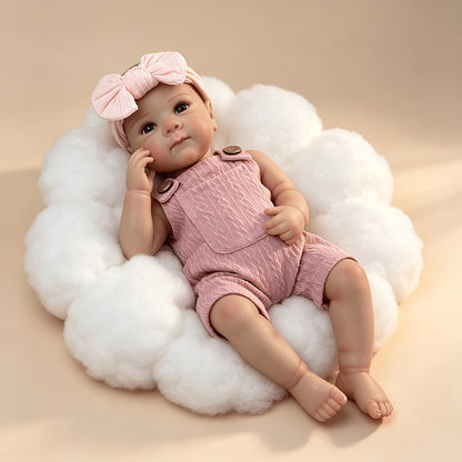 Bébé reborn Bettie 45 cm yeux bleus en salopette rose