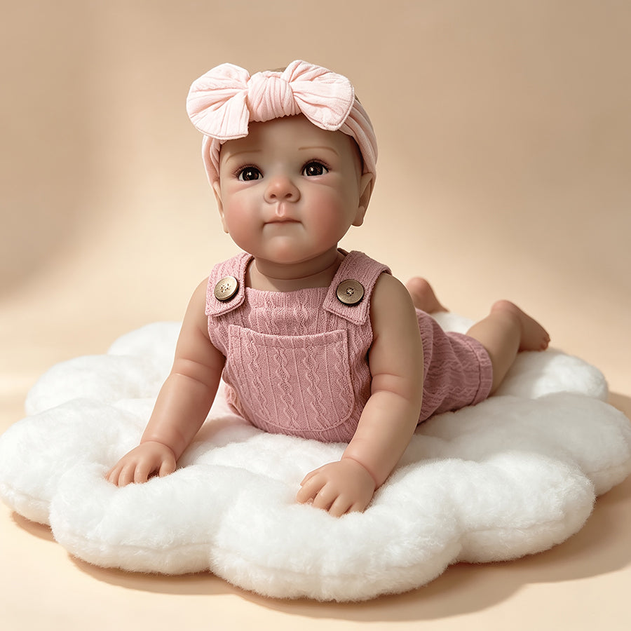 Bébé reborn Bettie 45 cm yeux bleus en salopette rose