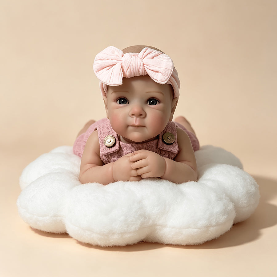 Bébé reborn Bettie 45 cm yeux bleus en salopette rose