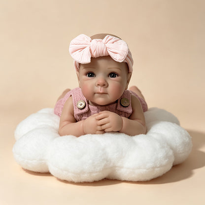 Bébé reborn Bettie 45 cm yeux bleus en salopette rose