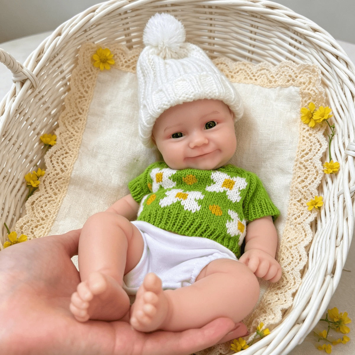 Bébé reborn Maddie Smile de 30 cm en silicone intégral vêtu de tenues vertes