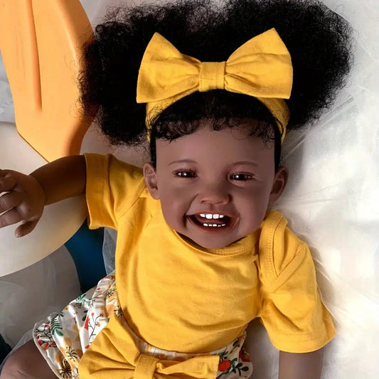 Poupée Reborn afro-américaine Mila de 60 cm aux cheveux bouclés et souriants