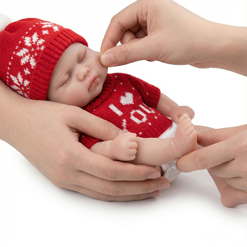 Poupée reborn de 30 cm en silicone yeux fermés fille Pickle en pull rouge