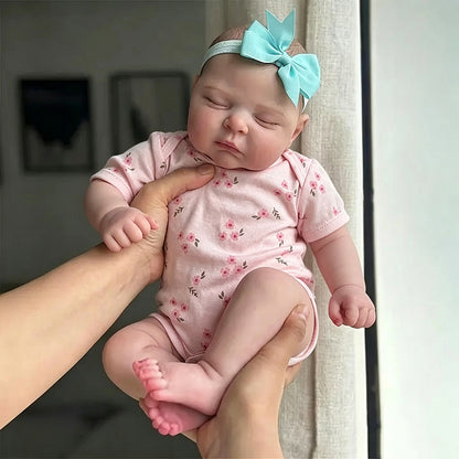 Bébé reborn fille de 50 cm (20 pouces) peau 3D yeux fermés vêtue d'une robe rose à fleurs - Pêches