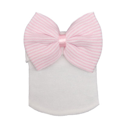 Bonnet de bébé tricoté avec noeud mignon