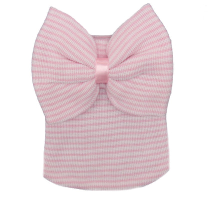 Bonnet de bébé tricoté avec noeud mignon