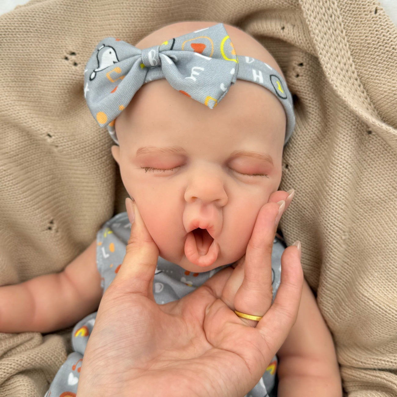 45cm Full Silicone Stretchable Asleep Loulou Reborn Girl in Gray Letter Print Outfits