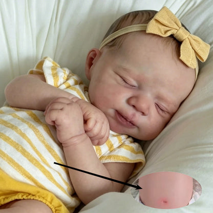 Bébé reborn Pascale de 48 cm endormie en barboteuse jaune