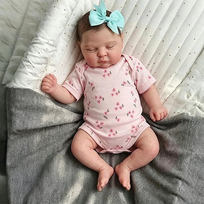 Bébé reborn fille de 50 cm (20 pouces) peau 3D yeux fermés vêtue d'une robe rose à fleurs - Pêches