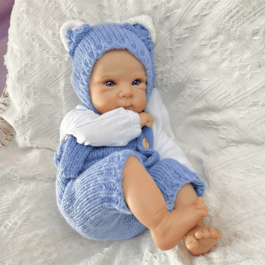 Bébé reborn Bettie aux yeux bleus de 45cm (18 pouces) fille vêtue d'un body bleu tricoté