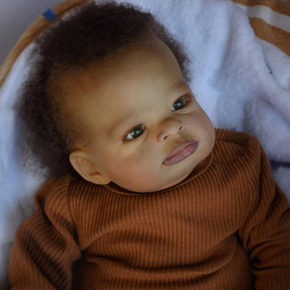 Poupée Reborn de 20 pouces aux yeux ouverts peau foncée cheveux bouclés vêtements marron - Lanny