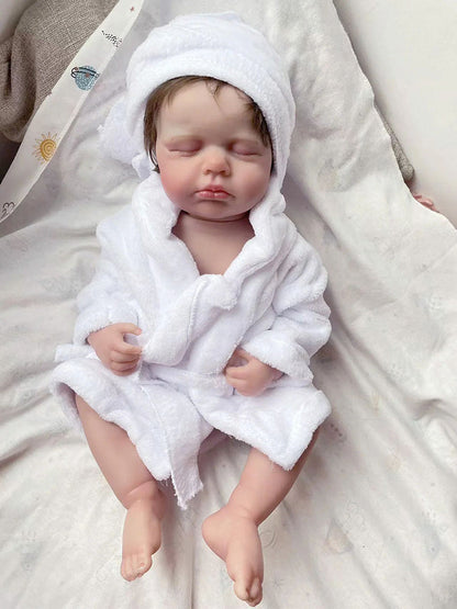 Poupée Reborn endormie de 50 cm aux cheveux courts en peignoir-Loulou