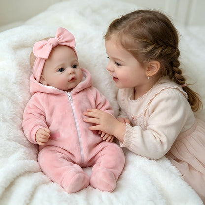 Bébé reborn fille de 45cm aux yeux bleus vêtue de tenues roses en peluche - Prairie