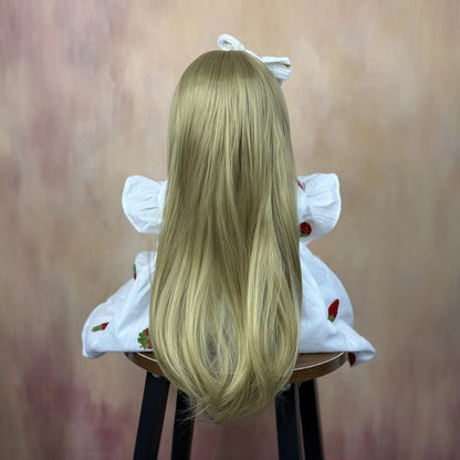 Bébé reborn Betty 55 cm yeux ouverts longs cheveux blonds en robe blanche