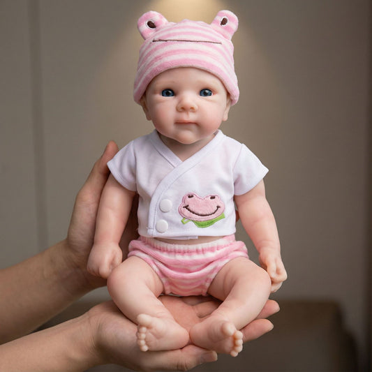 Bébé reborn Bettie en silicone de 30 cm fille vêtue de vêtements roses