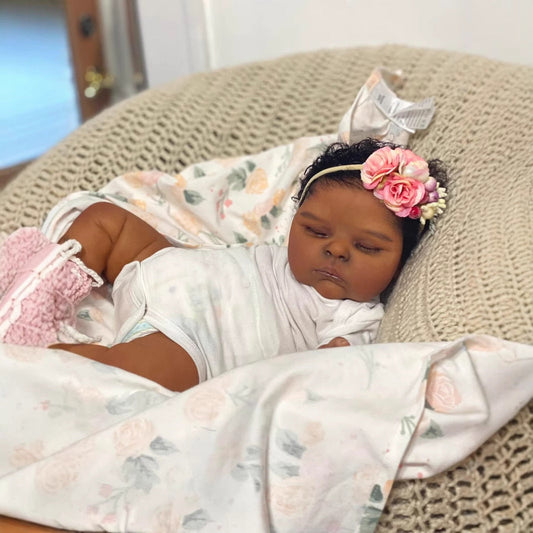 Poupée Reborn Jane 19 pouces réaliste aux yeux fermés et à la peau foncée-Pêches