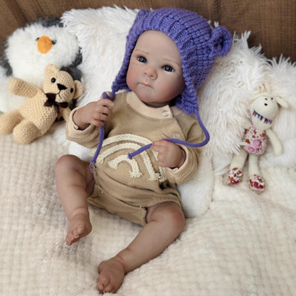 Bébé fille reborn Kelly aux yeux bleus de 50cm avec chapeau violet - Bettie