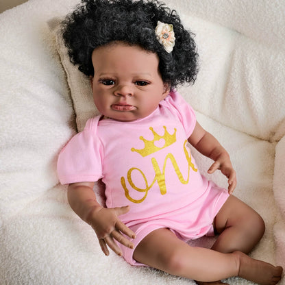 Poupée Reborn Lanny de 48 cm yeux ouverts peau foncée cheveux bouclés