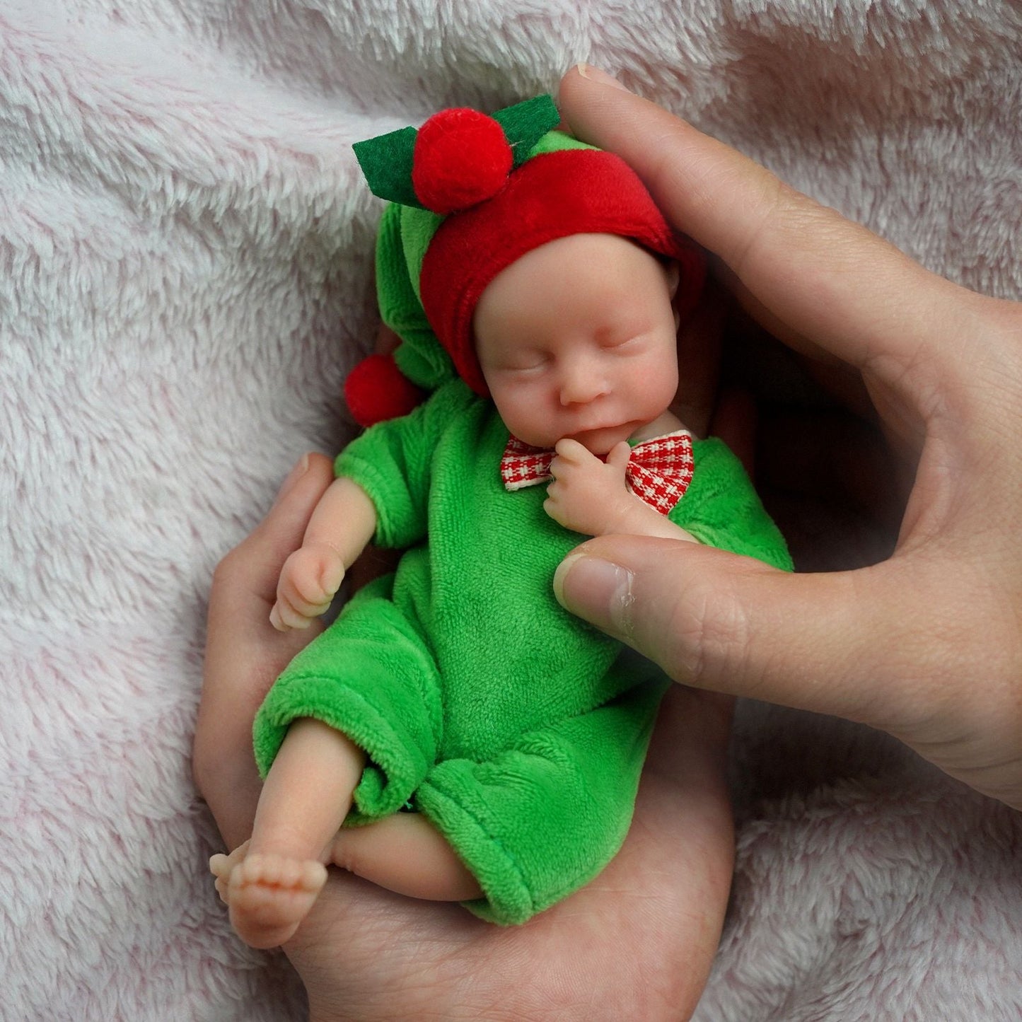 Mini poupée reborn garçon aux yeux fermés de 6 pouces avec vêtements de Noël-Levi