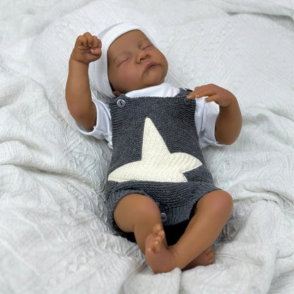 Bébé Reborn Levi Perry de 45cm yeux fermés peau foncée corps doux