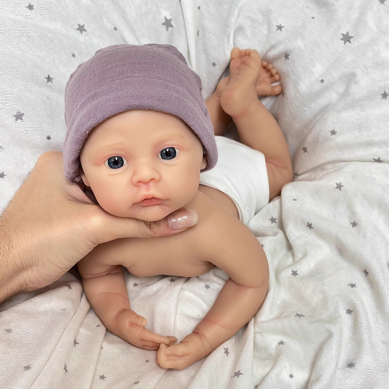 Bébé reborn fille de 30cm en silicone souple yeux bleus vêtue de vêtements violets - Prairie