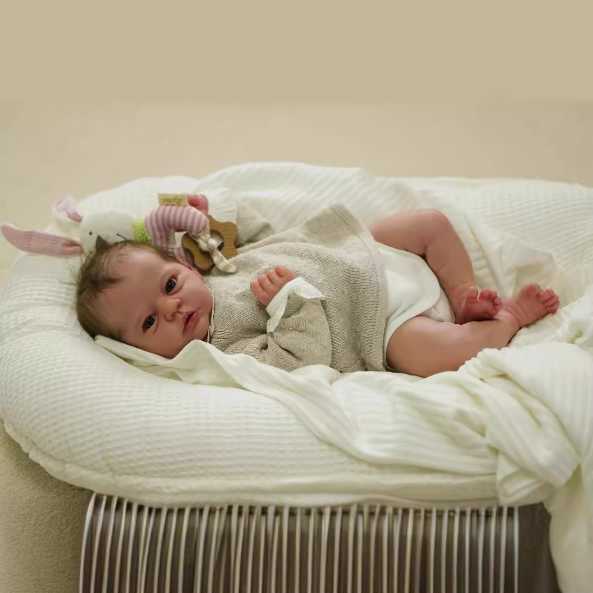 Poupées Reborn de 19 Pouces Avec les Yeux Ouverts et les Cheveux Courts-Evi