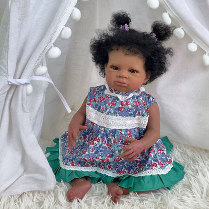Poupée Reborn de 50 cm yeux ouverts peau foncée cheveux bouclés robe fleurie – Lanny