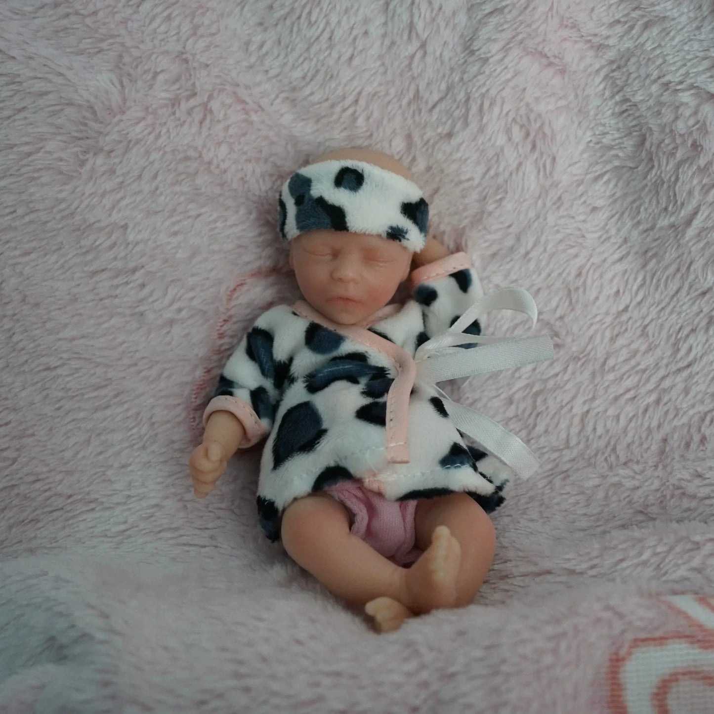 Mini poupée bébé reborn de 15 cm yeux fermés et vêtements de vache-Darren