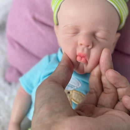 Poupée reborn garçon de 30 cm en silicone souple yeux fermés - Loulou
