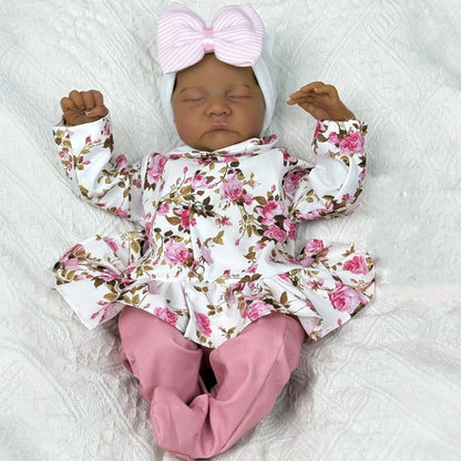 Bébé Reborn Elsie Levi 45cm yeux fermés peau foncée corps doux