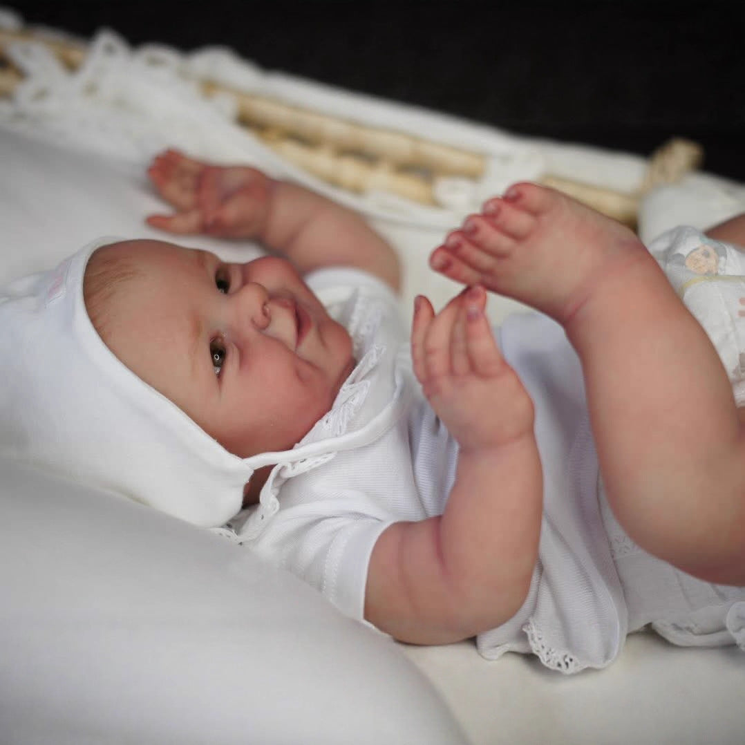 Bébé Reborn de 55cm yeux ouverts corps souple et souriant - Shaya