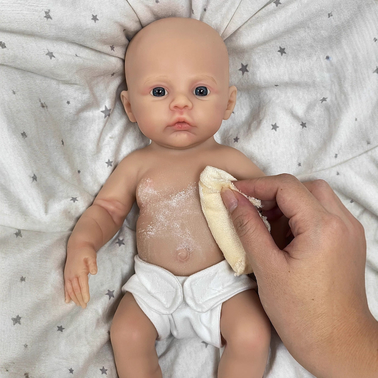 Bébé reborn fille de 30cm en silicone souple yeux bleus vêtue de vêtements violets - Prairie