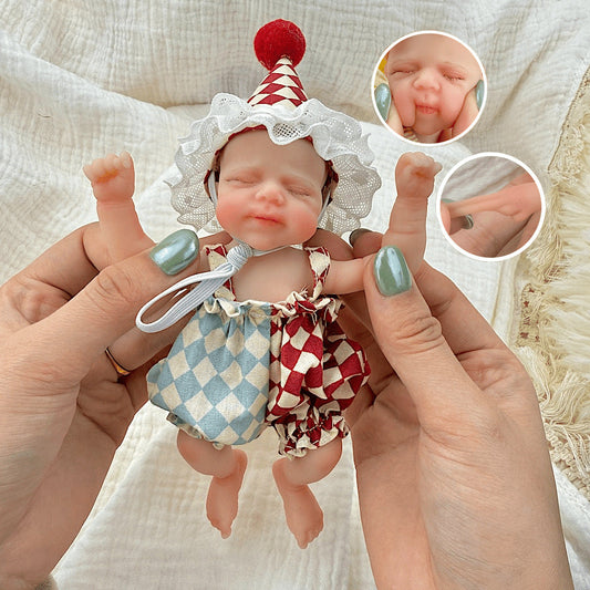 Poupée reborn miniature Pascale de 15 cm yeux fermés en silicone déguisée en clown