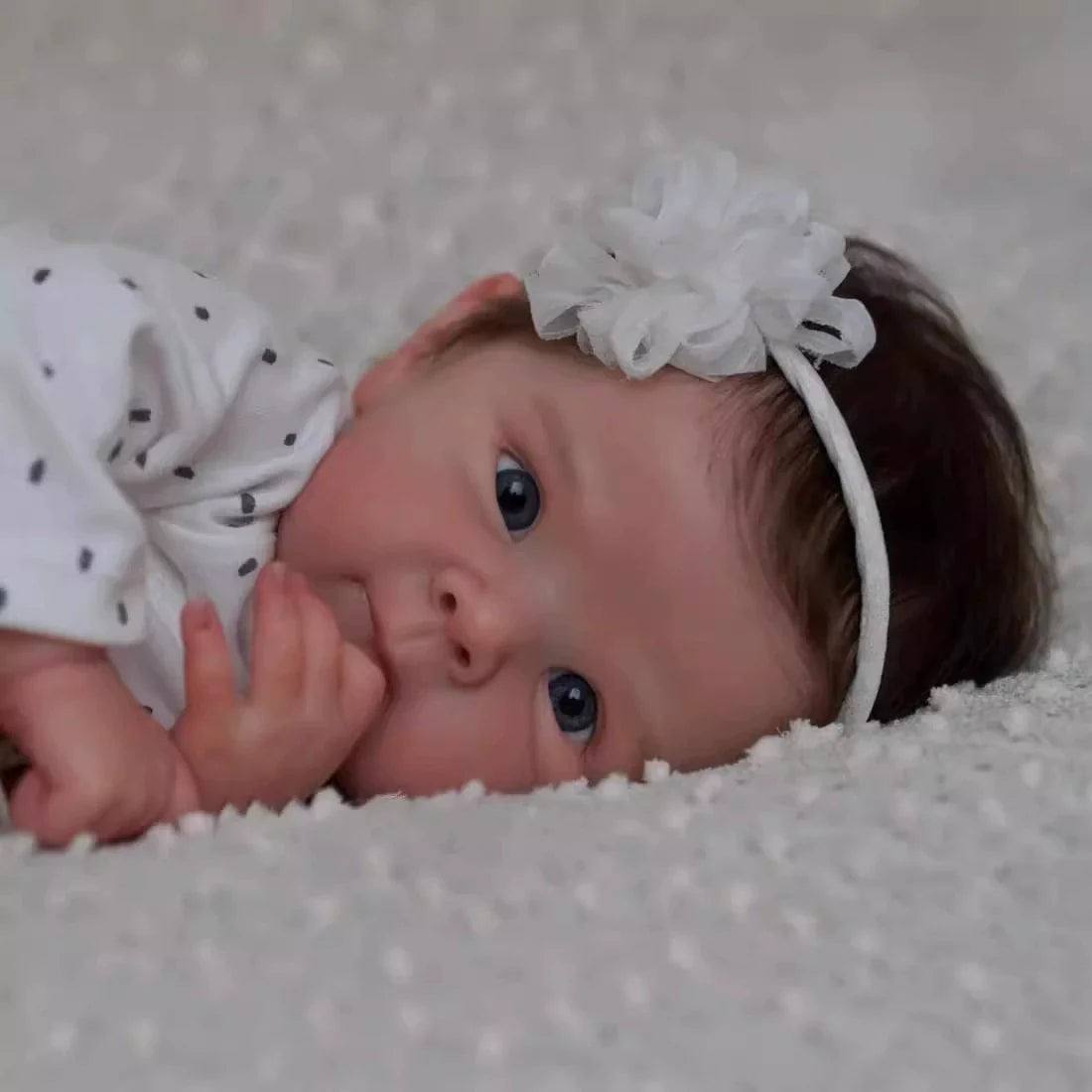 Bébé fille reborn Adair aux cheveux courts et aux yeux ouverts de 45 cm - Bettie