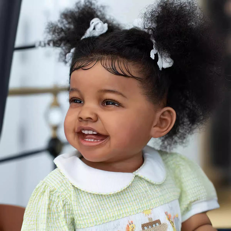 Poupée Reborn afro-américaine avec sourire de 60cm et corps en tissu - Mila