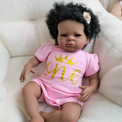 Poupée Reborn Lanny de 48 cm yeux ouverts peau foncée cheveux bouclés