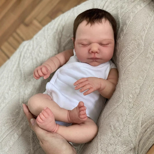 Poupée Reborn réaliste Miley de 50 cm yeux fermés et cheveux courts