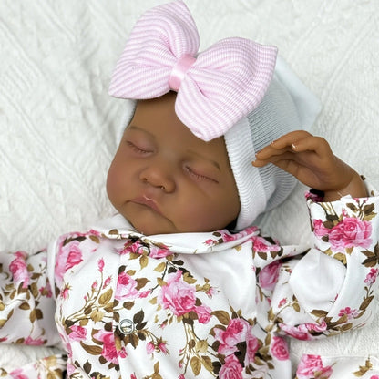 Bébé Reborn Elsie Levi 45cm yeux fermés peau foncée corps doux