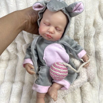 Poupée reborn Loulou endormie en silicone de 30 cm vêtue de vêtements d'éléphant