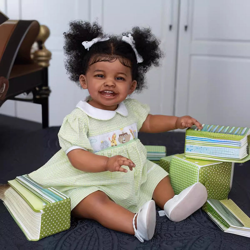 Poupée Reborn afro-américaine avec sourire de 60cm et corps en tissu - Mila