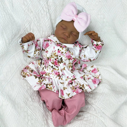 Bébé Reborn Elsie Levi 45cm yeux fermés peau foncée corps doux