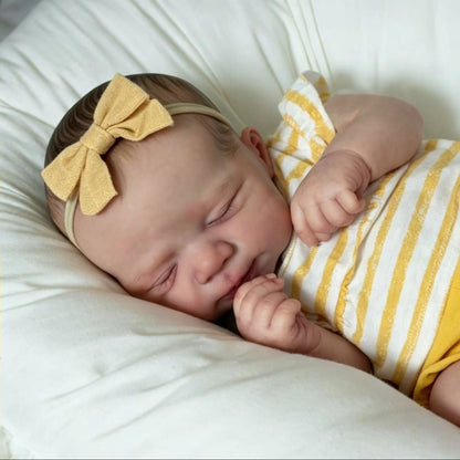 Bébé reborn Pascale de 48 cm endormie en barboteuse jaune