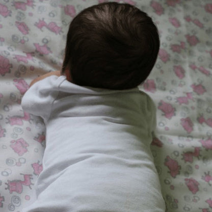 Poupées Reborn aux yeux fermés et aux cheveux bruns de 20 pouces pour garçons - Avril