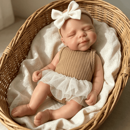 Poupée reborn Pascale en silicone de 30 cm endormie vêtue d'une robe marron