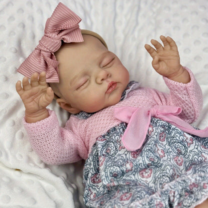 Poupée reborn Irys endormie corps souple de 48 cm en robe rose à fleurs