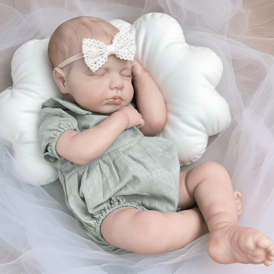 Poupée reborn LouLou endormie de 50 cm en vêtements bleus